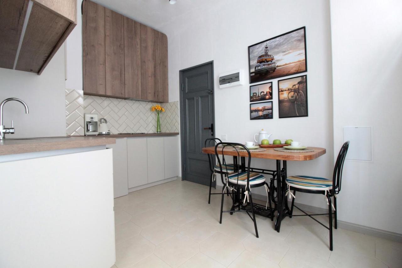 Charming 1br With Bath In Quiet Center Of Apartamento Riga